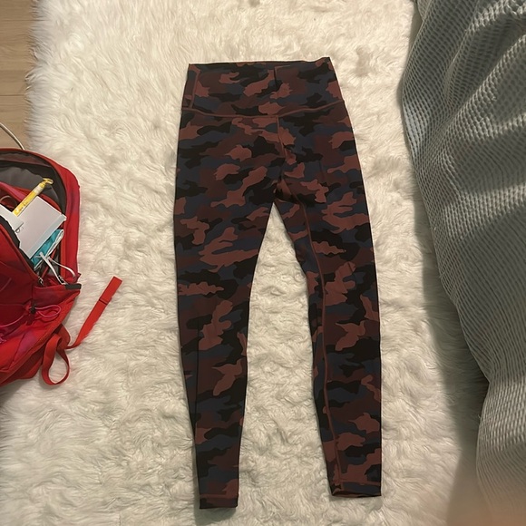 Size 8 Camo Lululemon Legging - Picture 1 of 3